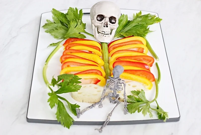 ハロウィンの骸骨サラダ