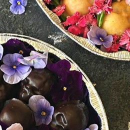 一口サイズのスカルケーキ