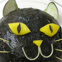 ユニークな料理　黒猫のお寿司